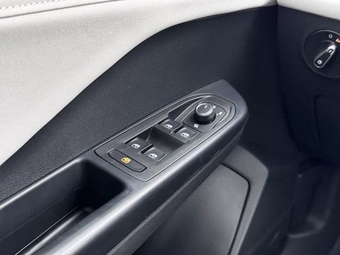 Used 2025 Volkswagen Taos SE image 32