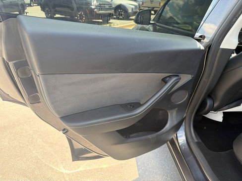 Used 2024 Tesla Model Y Long Range AWD/4WD image 21