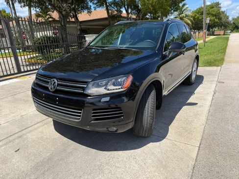 Used 2013 Volkswagen Touareg TDI AWD/4WD image 3