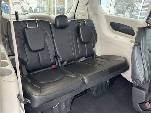 Used 2020 Chrysler Voyager Lxi image 25