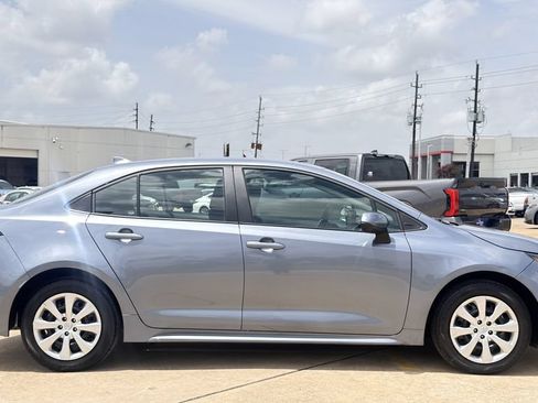 Used 2025 Toyota Corolla LE FWD image 6