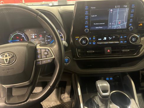 Used 2022 Toyota Highlander XLE FWD image 40