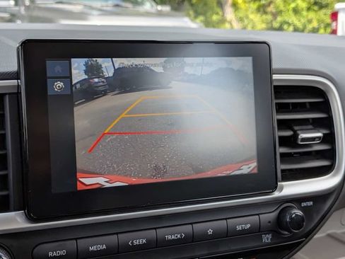 Used 2025 Hyundai Venue SEL FWD image 24