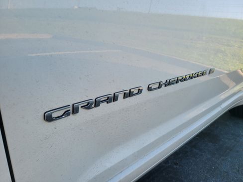 Used 2023 Jeep Grand Cherokee L Overland AWD/4WD image 9