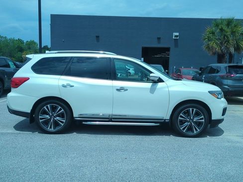 Used 2020 Nissan Pathfinder Platinum FWD image 2