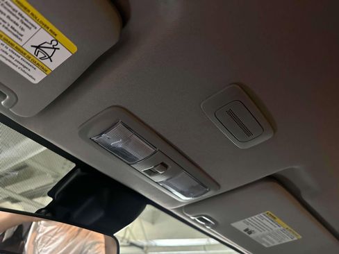 Used 2025 Nissan Frontier SV image 30