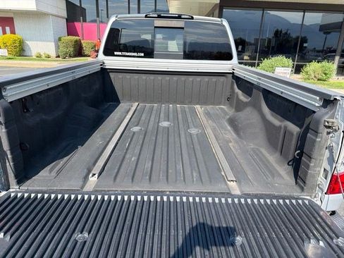 Used 2017 Nissan Titan SL AWD/4WD image 7