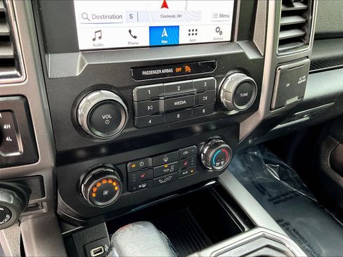 Used 2019 Ford F150 XLT w/ Equipment Group 302A Luxury AWD/4WD image 16