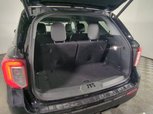 Certified 2022 Ford Explorer XLT w/ Equipment Group 202A image 7