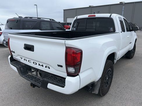 Used 2022 Toyota Tacoma SR5 AWD/4WD image 4