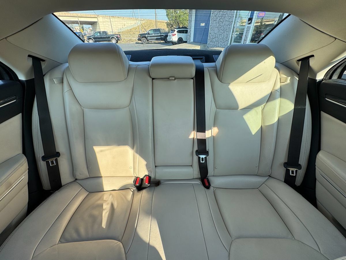Used 2022 Chrysler 300 Touring L AWD/4WD image 27