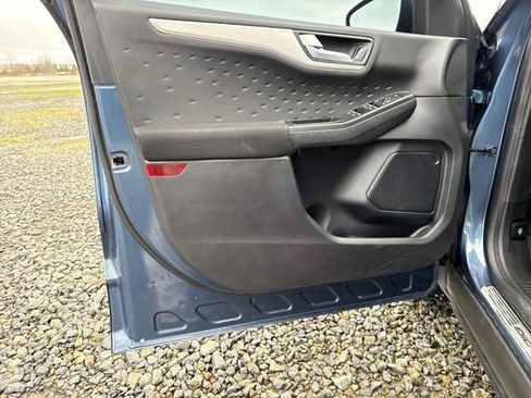 Used 2020 Ford Escape SE image 16