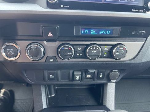 Used 2022 Toyota Tacoma TRD Sport AWD/4WD image 22
