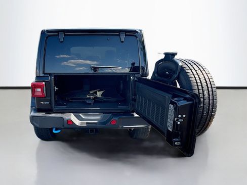 Used 2023 Jeep Wrangler Unlimited Sahara w/ Cold Weather Group AWD/4WD image 29