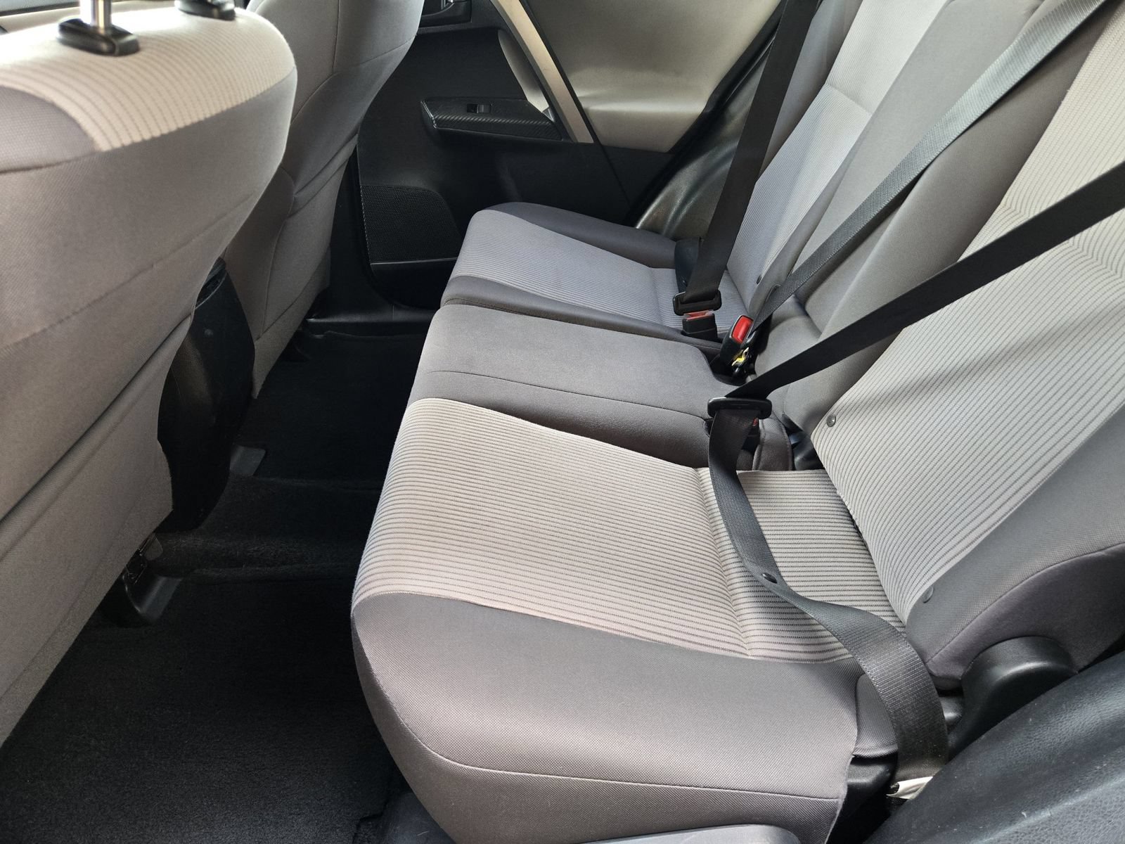 Used 2015 Toyota RAV4 LE AWD/4WD image 31