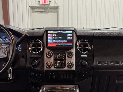 Used 2015 Ford F250 Lariat w/ Lariat Interior Package image 19