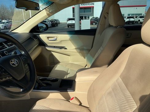 Used 2016 Toyota Camry LE image 2