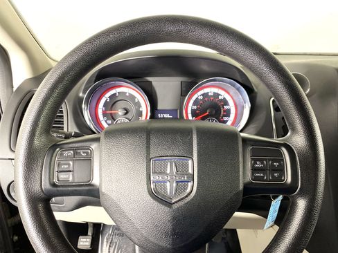 Used 2019 Dodge Grand Caravan SE w/ UConnect Hands-Free Group FWD image 19