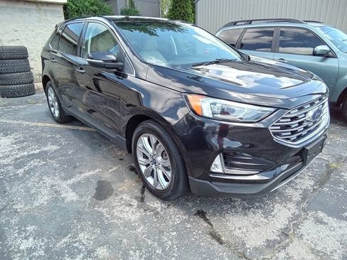 Used 2019 Ford Edge Titanium FWD image 2