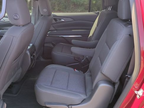 Used 2025 Chevrolet Traverse LT w/ Driver Confidence Package FWD image 14