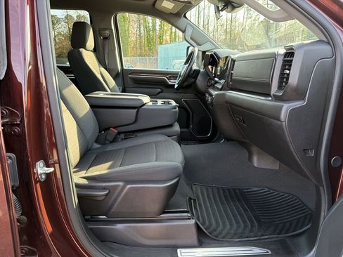 Used 2024 Chevrolet Silverado 2500 LT image 31