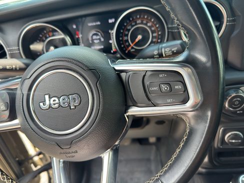 Used 2020 Jeep Gladiator Overland w/ Popular Equipment Package AWD/4WD image 18