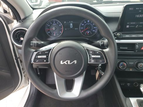 Certified 2022 Kia Forte LXS w/ LXS Technology Package FWD image 25