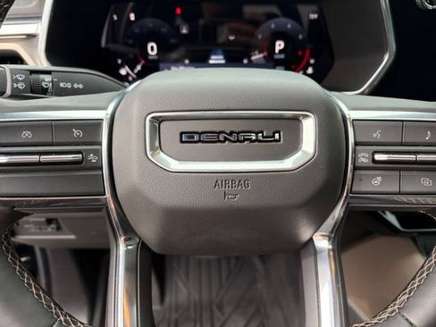 Used 2025 GMC Canyon Denali AWD/4WD image 7