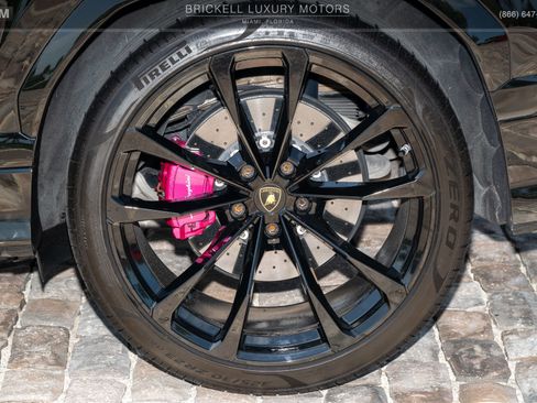 Used 2022 Lamborghini Urus AWD/4WD image 46