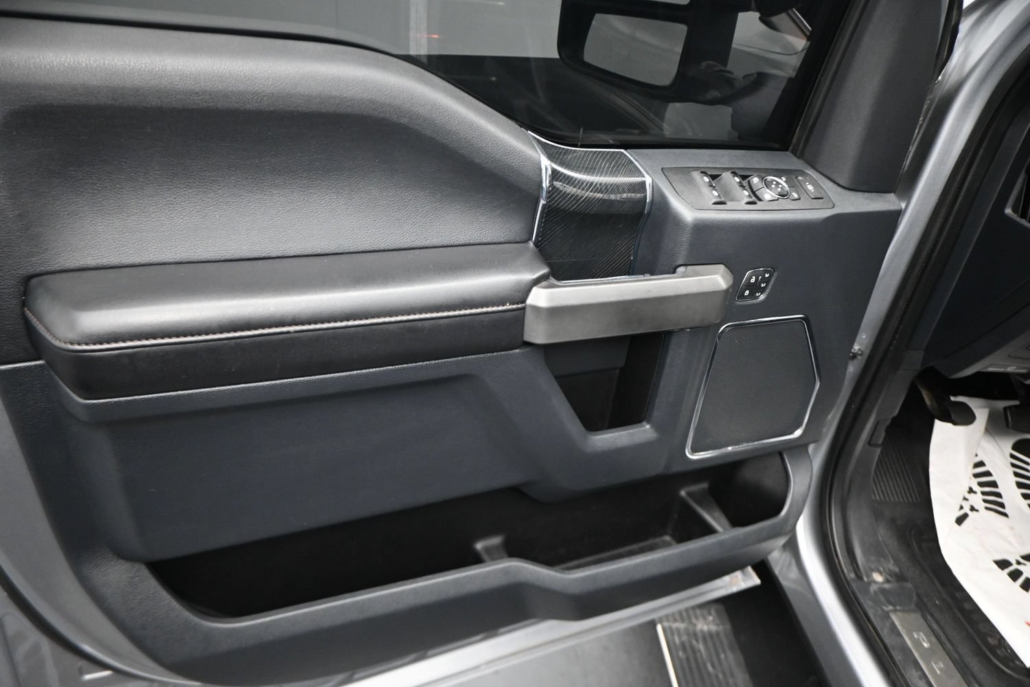 Used 2022 Ford F250 Platinum AWD/4WD image 3