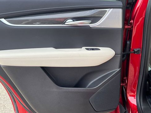 New 2026 Cadillac XT5 Sportv w/ LPO, Floor Liner Package image 33