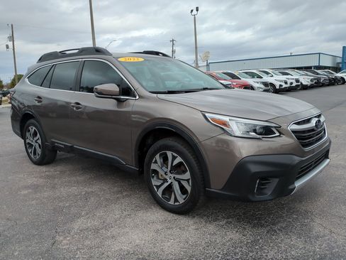 Used 2022 Subaru Outback Limited image 2