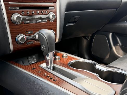 Used 2020 Nissan Pathfinder Platinum FWD image 58