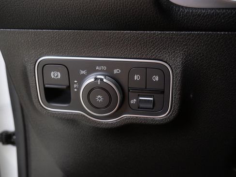 Certified 2021 Mercedes-Benz GLB 250 4MATIC image 25