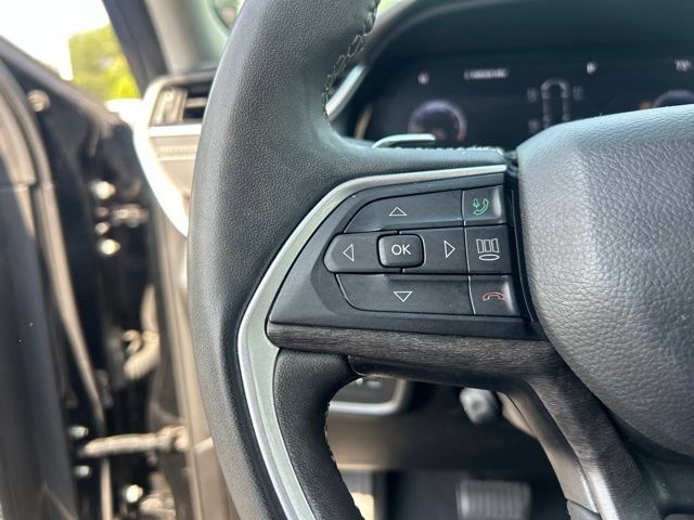 Used 2023 Jeep Grand Cherokee L Limited w/ Luxury Tech Group II AWD/4WD image 21