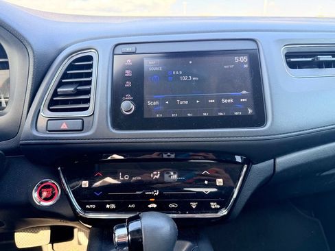 Used 2019 Honda HR-V Touring image 20