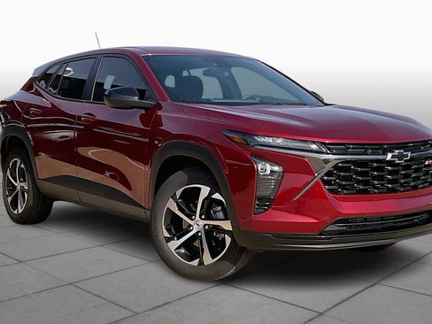 Certified 2025 Chevrolet Trax RS w/ Driver Confidence Package image 3