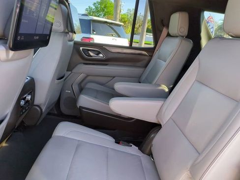 Used 2021 GMC Yukon SLT w/ SLT Premium Package image 14