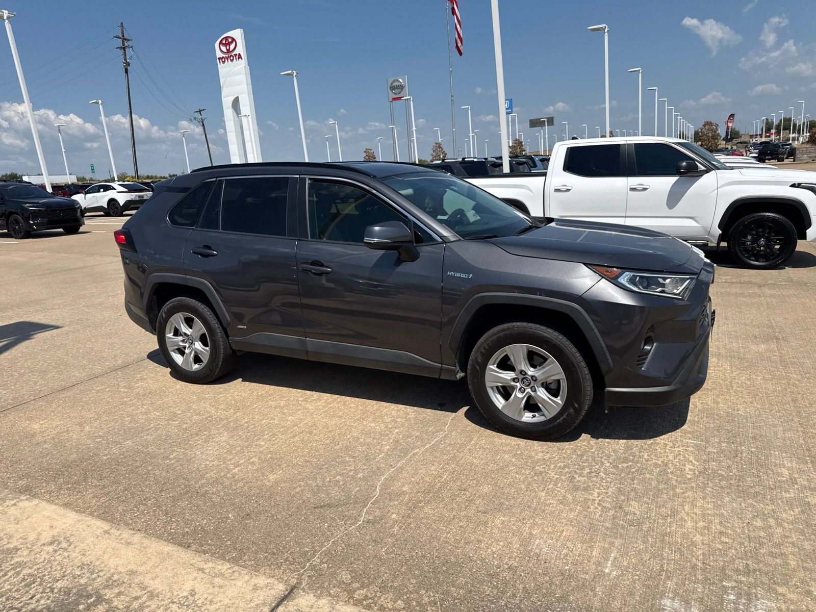 Used 2020 Toyota RAV4 XLE AWD/4WD image 11