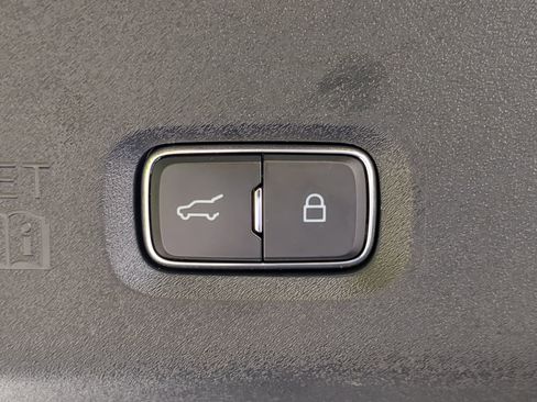 Certified 2025 Ford Expedition Platinum image 39