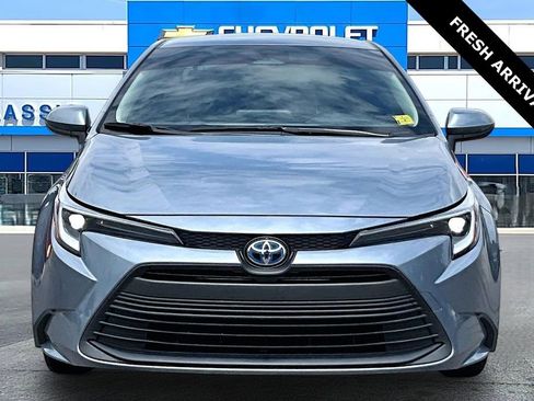 Used 2024 Toyota Corolla LE FWD image 2
