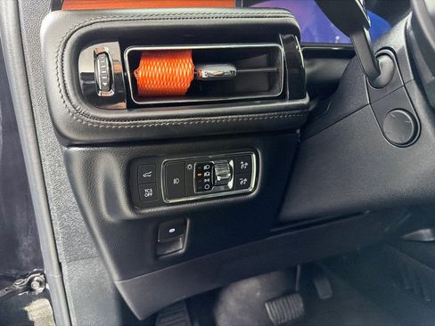 Used 2021 Lincoln Nautilus Reserve w/ Equipment Group 202A image 14