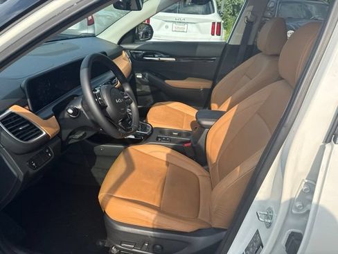 Certified 2024 Kia Seltos SX w/ SX Sunroof Package AWD/4WD image 11