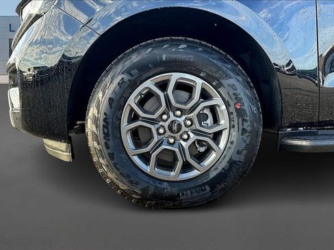 New 2025 Ford Expedition Active image 14