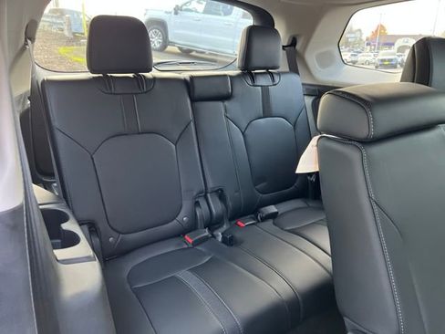 New 2025 Honda Pilot Touring image 15