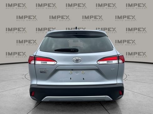 Used 2025 Toyota Corolla Cross LE image 4