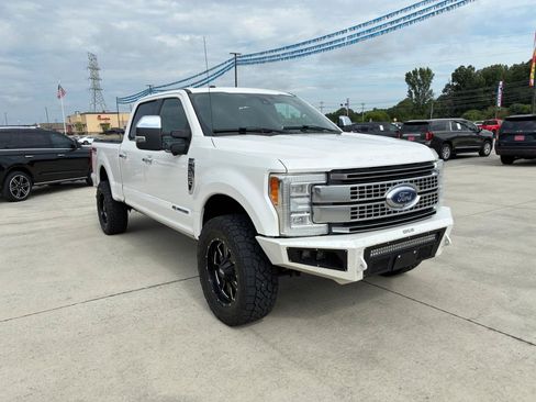 Used 2018 Ford F250 Platinum w/ Platinum Ultimate Package AWD/4WD image 4