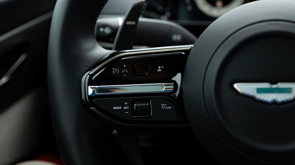 Used 2025 Aston Martin Vanquish RWD image 21
