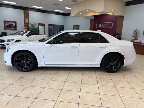 Used 2021 Chrysler 300 Touring w/ Sport Appearance Package RWD image 4