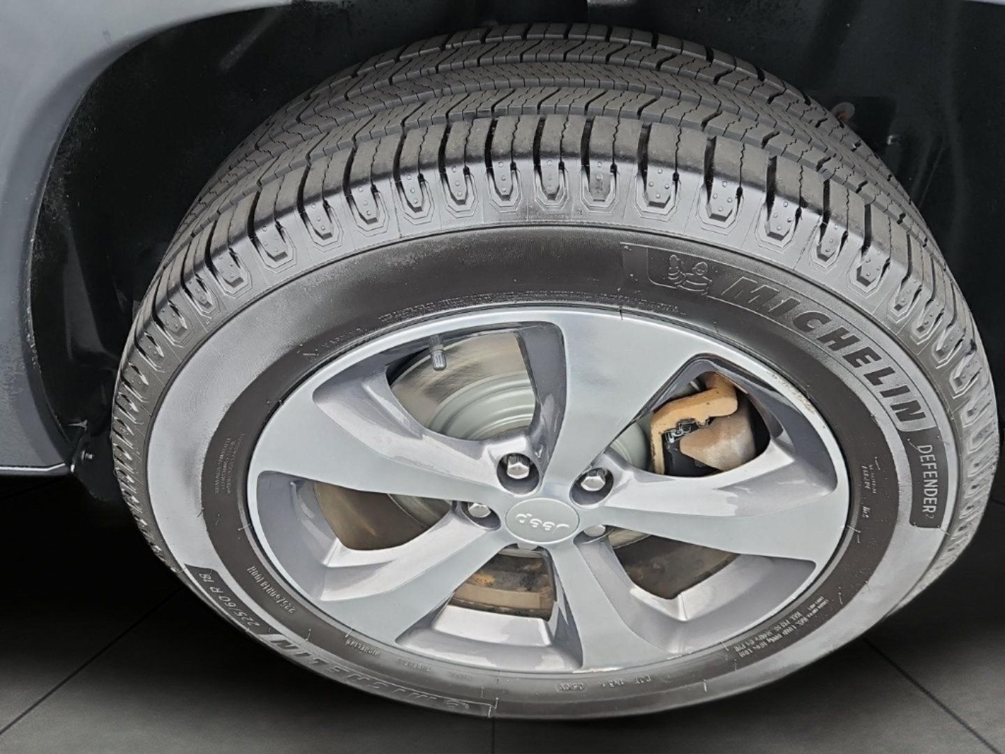 Used 2019 Jeep Cherokee Limited AWD/4WD image 13